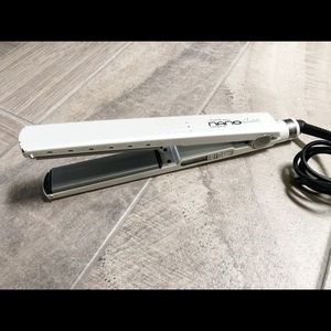 Jibére de Paris NanoSilver Ceramic Hair Straighter
